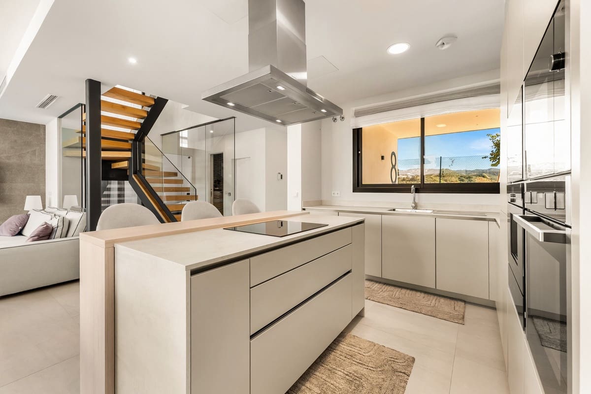 5 quarto Moradia Geminada para venda em Rio Real com piscina - 1 950 000 € (Ref: 10016845)