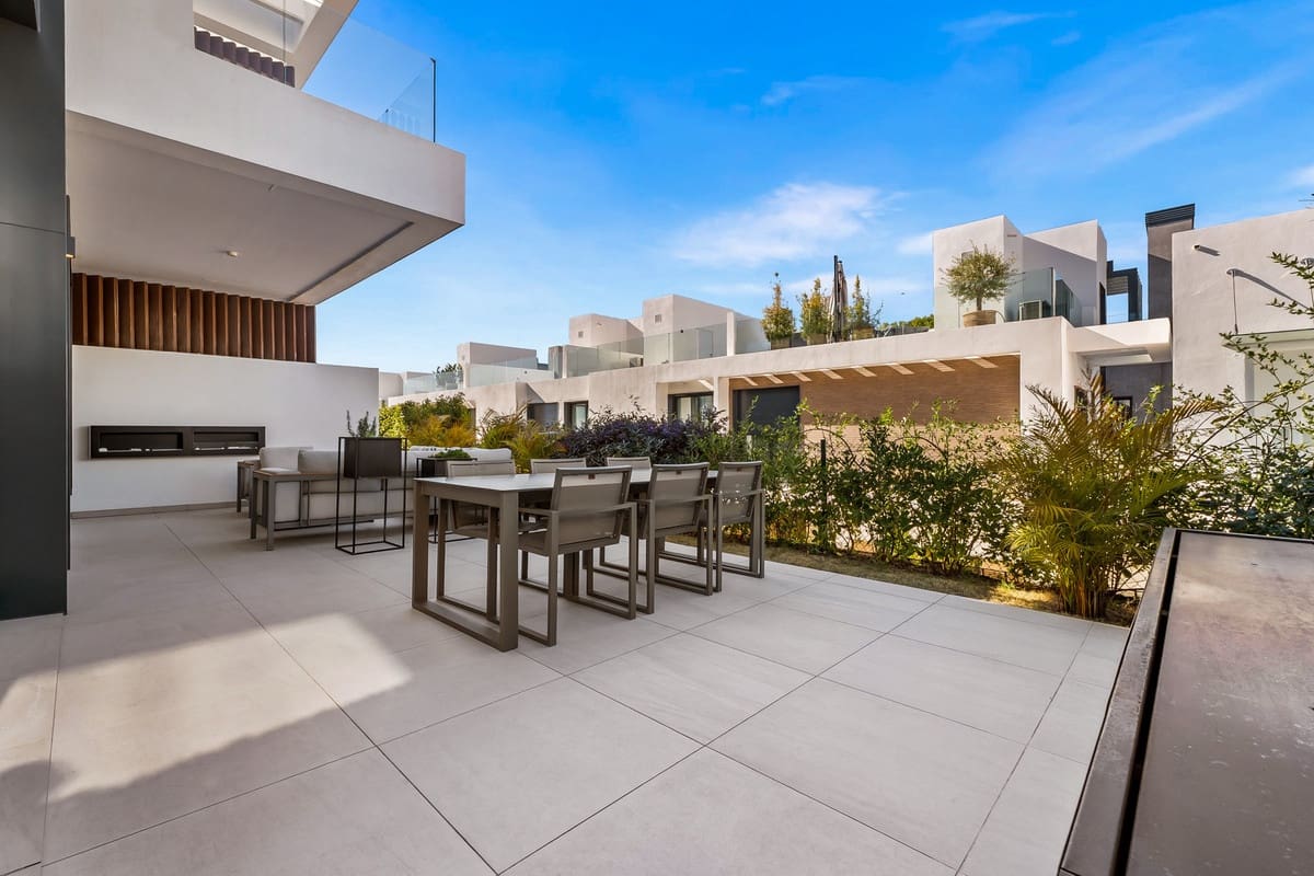 5 quarto Moradia Geminada para venda em Rio Real com piscina - 1 950 000 € (Ref: 10016845)