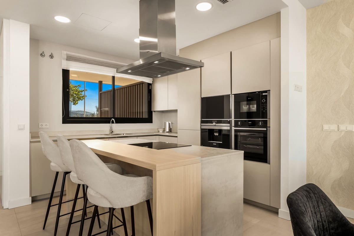 5 quarto Moradia Geminada para venda em Rio Real com piscina - 1 950 000 € (Ref: 10016845)