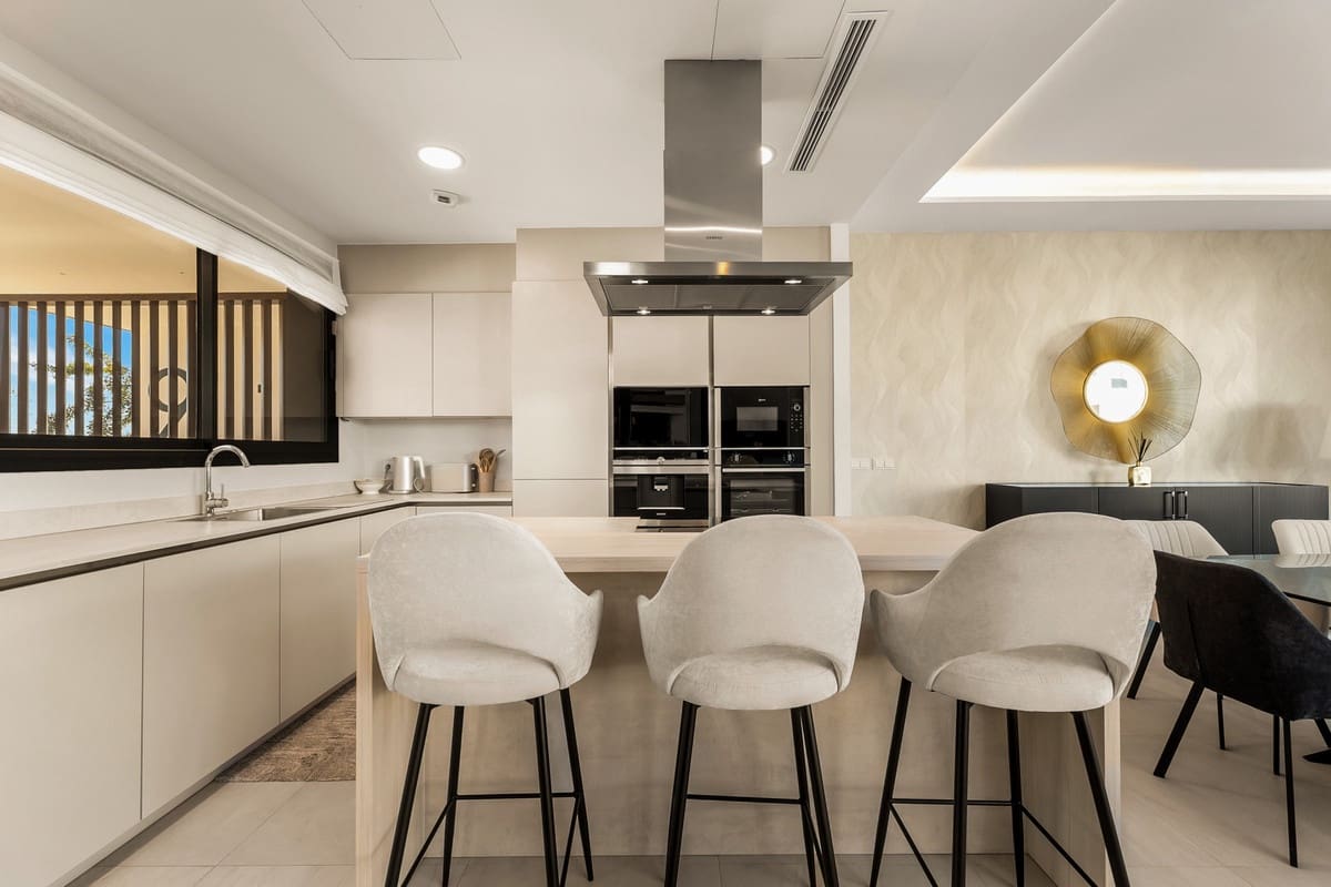 5 quarto Moradia Geminada para venda em Rio Real com piscina - 1 950 000 € (Ref: 10016845)