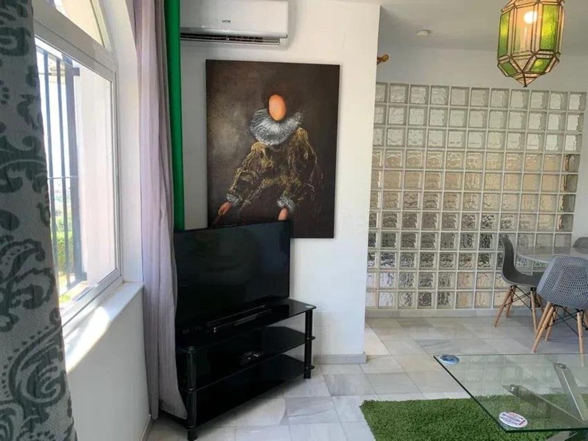 Apartamento de 2 habitaciones en Calahonda en venta con piscina - 295.000 € (Ref: 10016846)