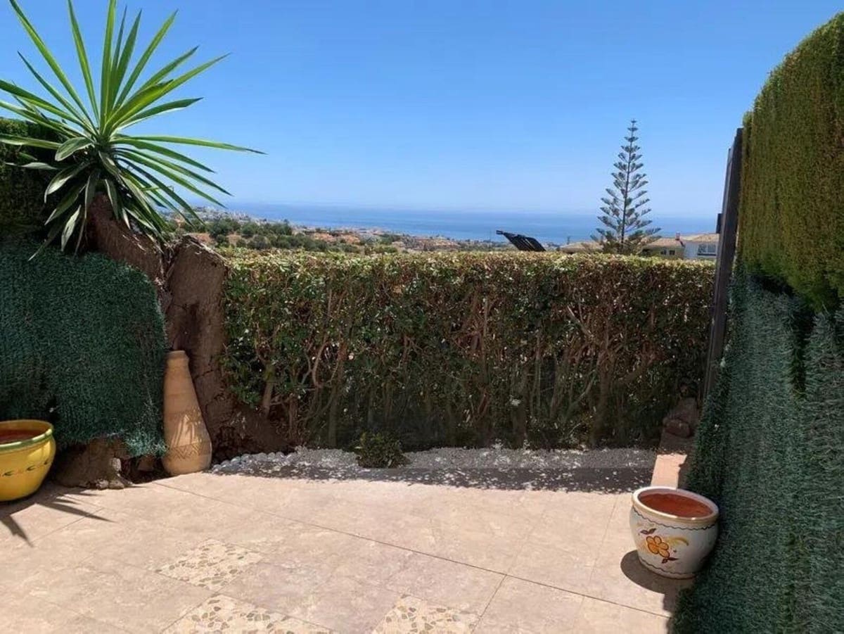 Apartamento de 2 habitaciones en Calahonda en venta con piscina - 295.000 € (Ref: 10016846)