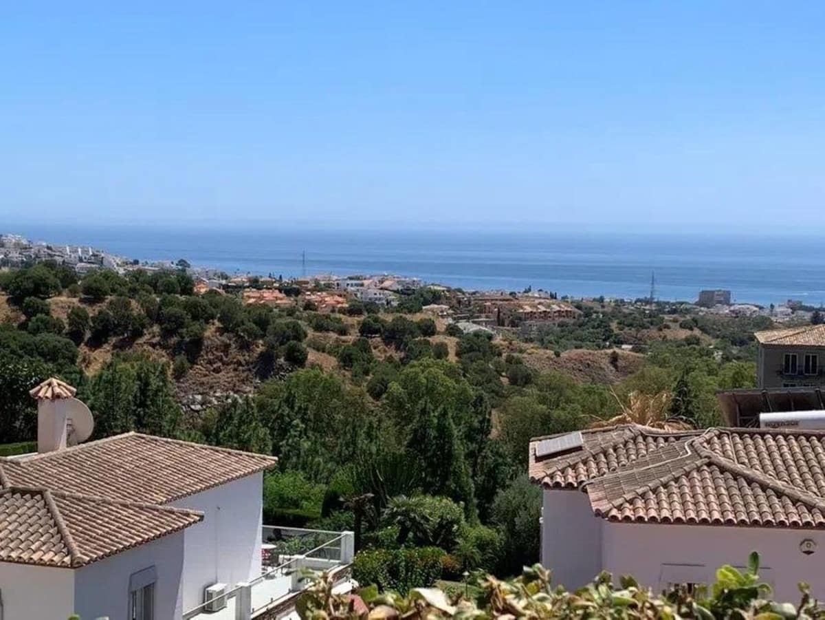Apartamento de 2 habitaciones en Calahonda en venta con piscina - 295.000 € (Ref: 10016846)