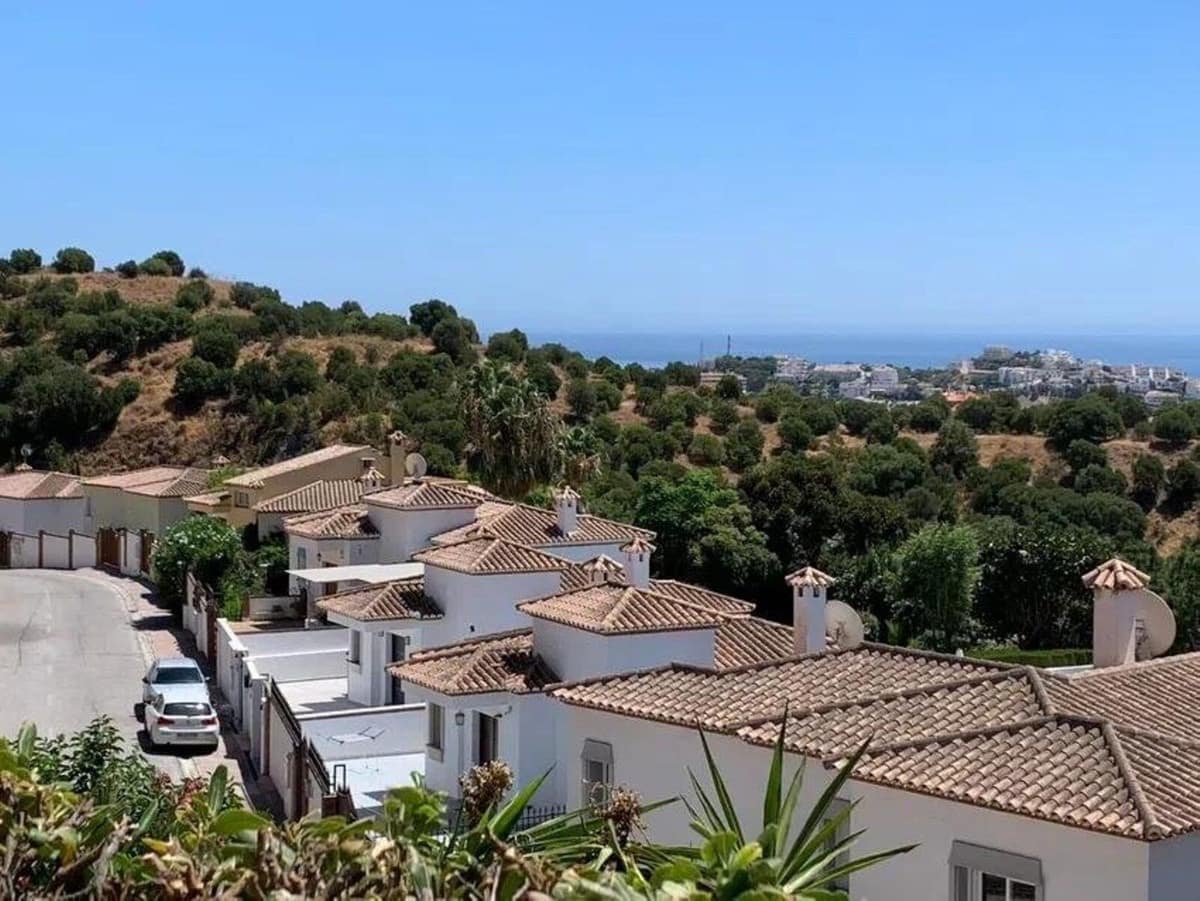 Apartamento de 2 habitaciones en Calahonda en venta con piscina - 295.000 € (Ref: 10016846)