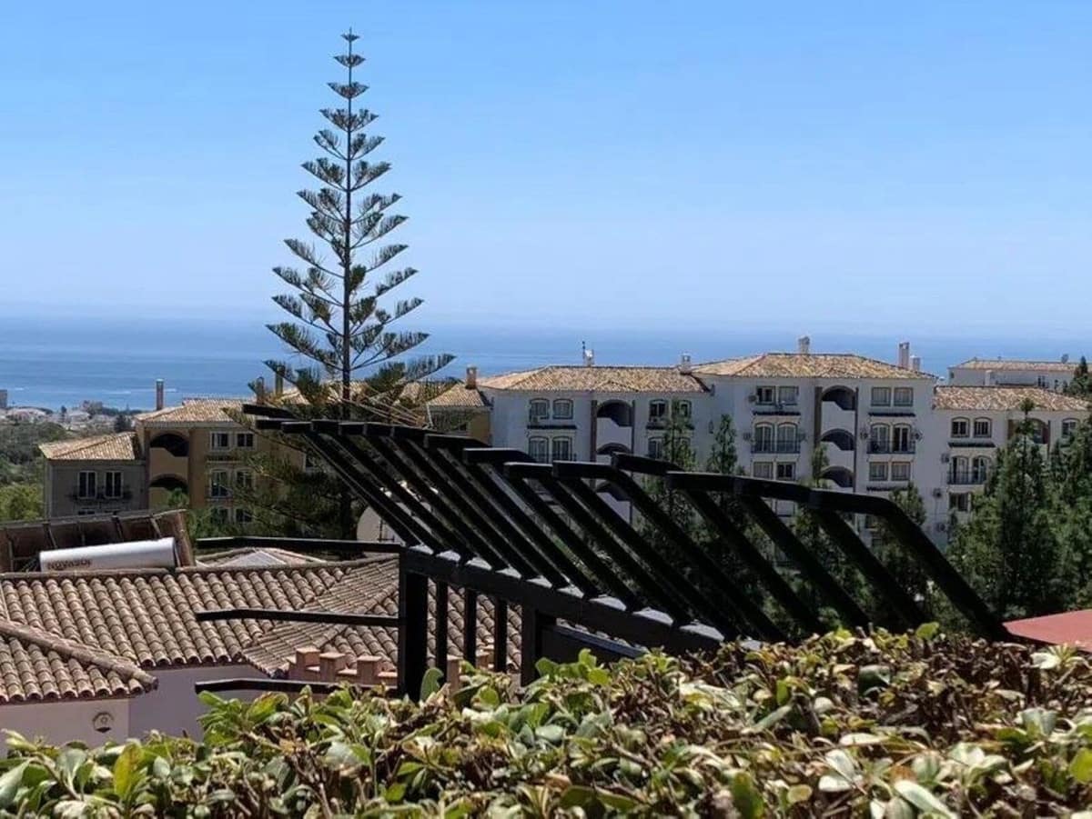 Apartamento de 2 habitaciones en Calahonda en venta con piscina - 295.000 € (Ref: 10016846)