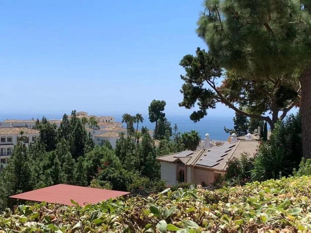 Apartamento de 2 habitaciones en Calahonda en venta con piscina - 295.000 € (Ref: 10016846)
