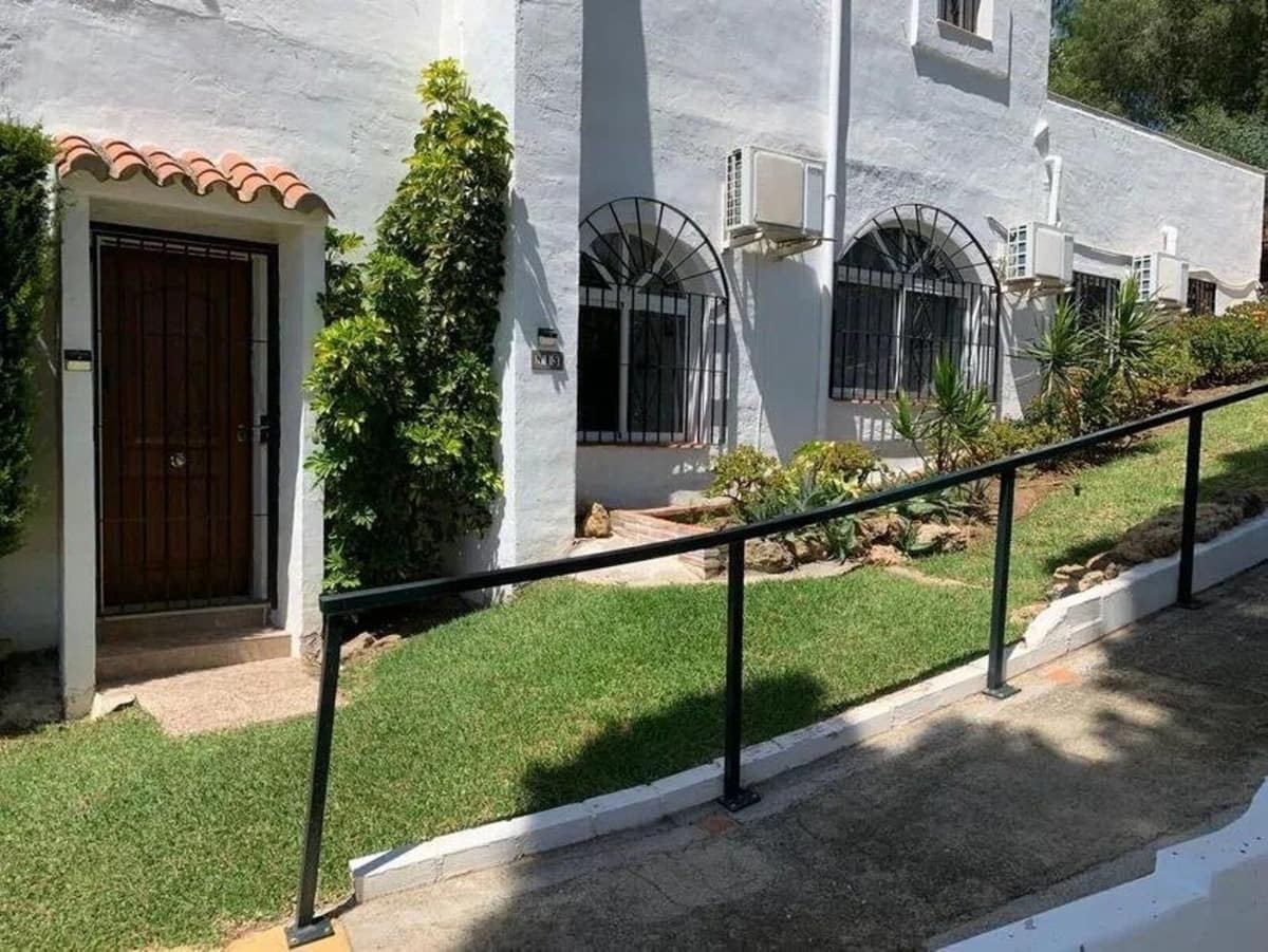 Apartamento de 2 habitaciones en Calahonda en venta con piscina - 295.000 € (Ref: 10016846)