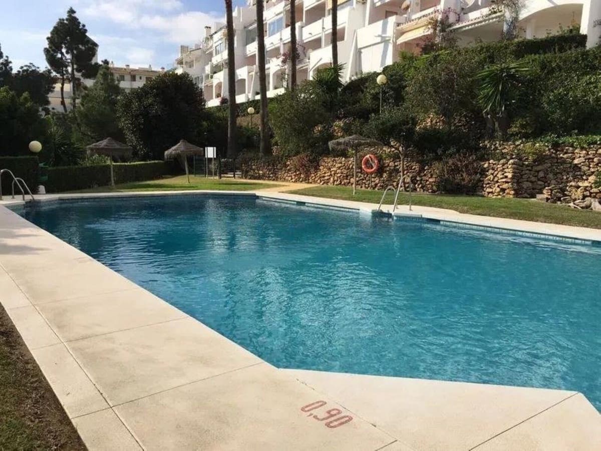 Apartamento de 2 habitaciones en Calahonda en venta con piscina - 295.000 € (Ref: 10016846)
