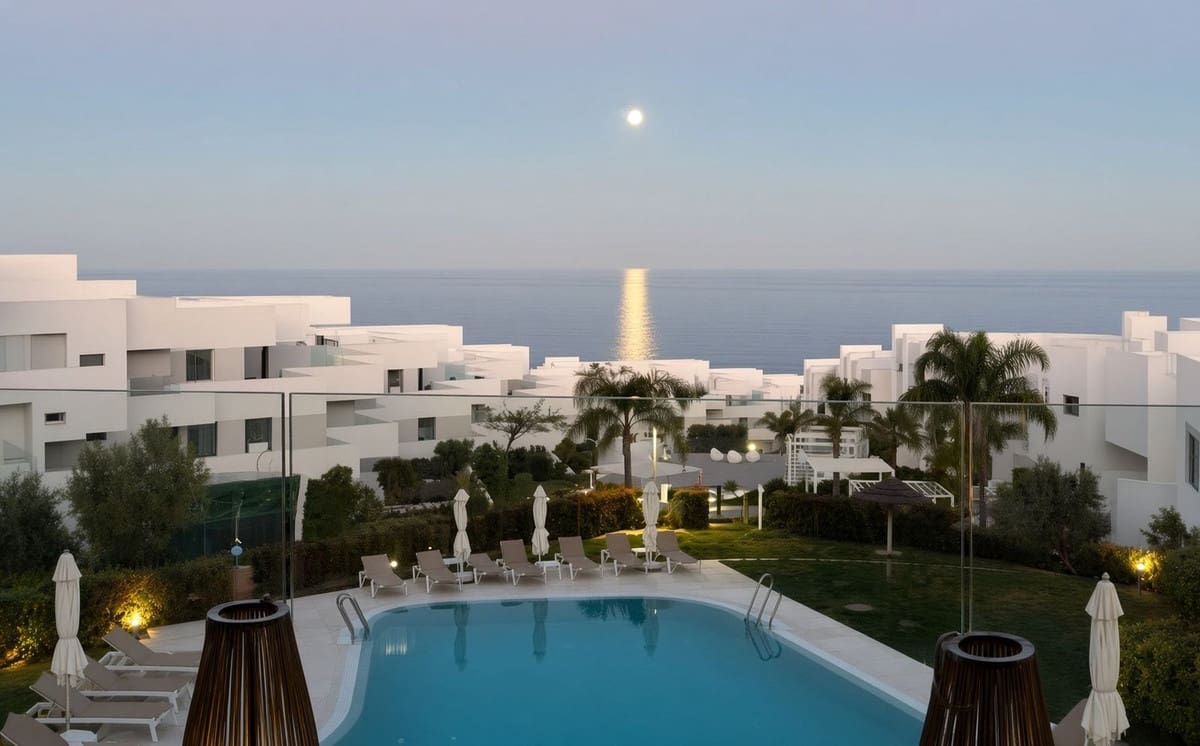 2 quarto Apartamento para venda em La Duquesa / Puerto de la Duquesa com piscina garagem - 635 000 € (Ref: 10016847)
