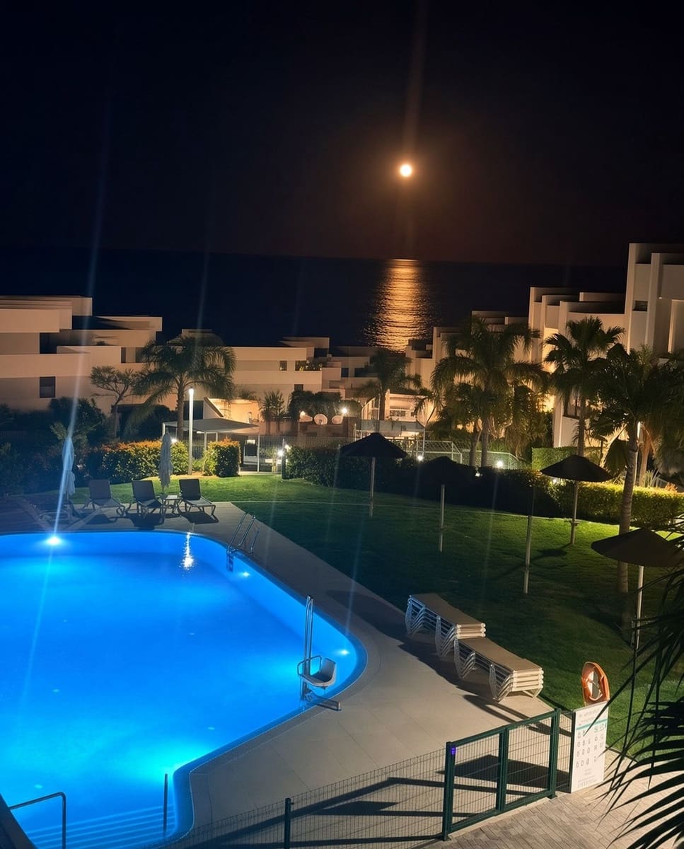 2 quarto Apartamento para venda em La Duquesa / Puerto de la Duquesa com piscina garagem - 635 000 € (Ref: 10016847)