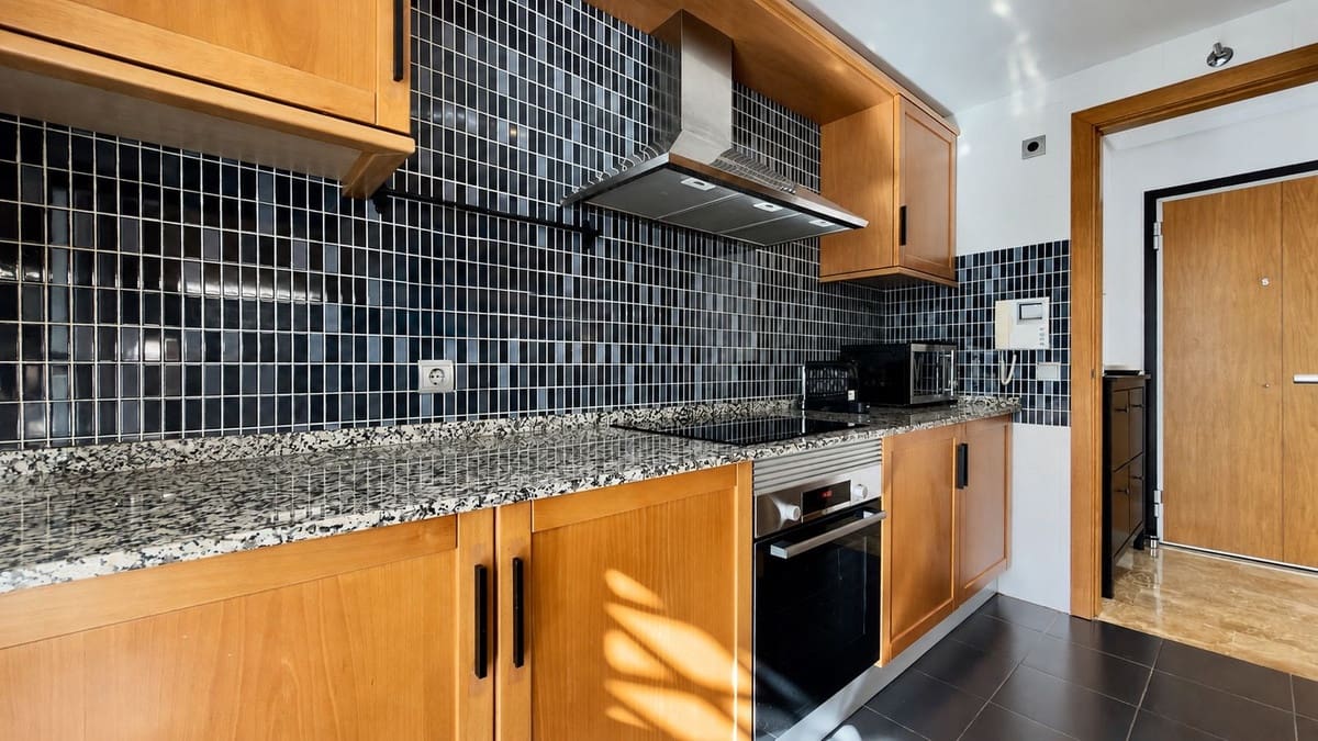 2 quarto Apartamento para venda em New Golden Mile com piscina - 375 000 € (Ref: 10016848)