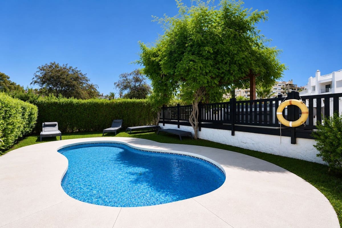 2 quarto Apartamento para venda em New Golden Mile com piscina - 375 000 € (Ref: 10016848)