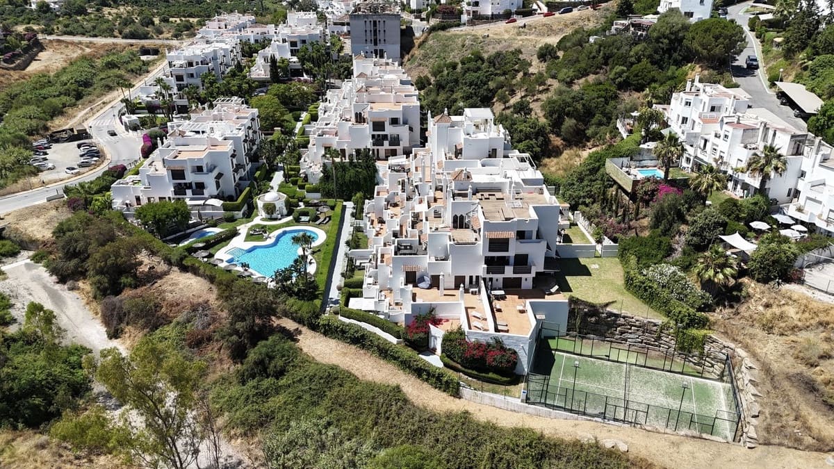 2 quarto Apartamento para venda em New Golden Mile com piscina - 375 000 € (Ref: 10016848)