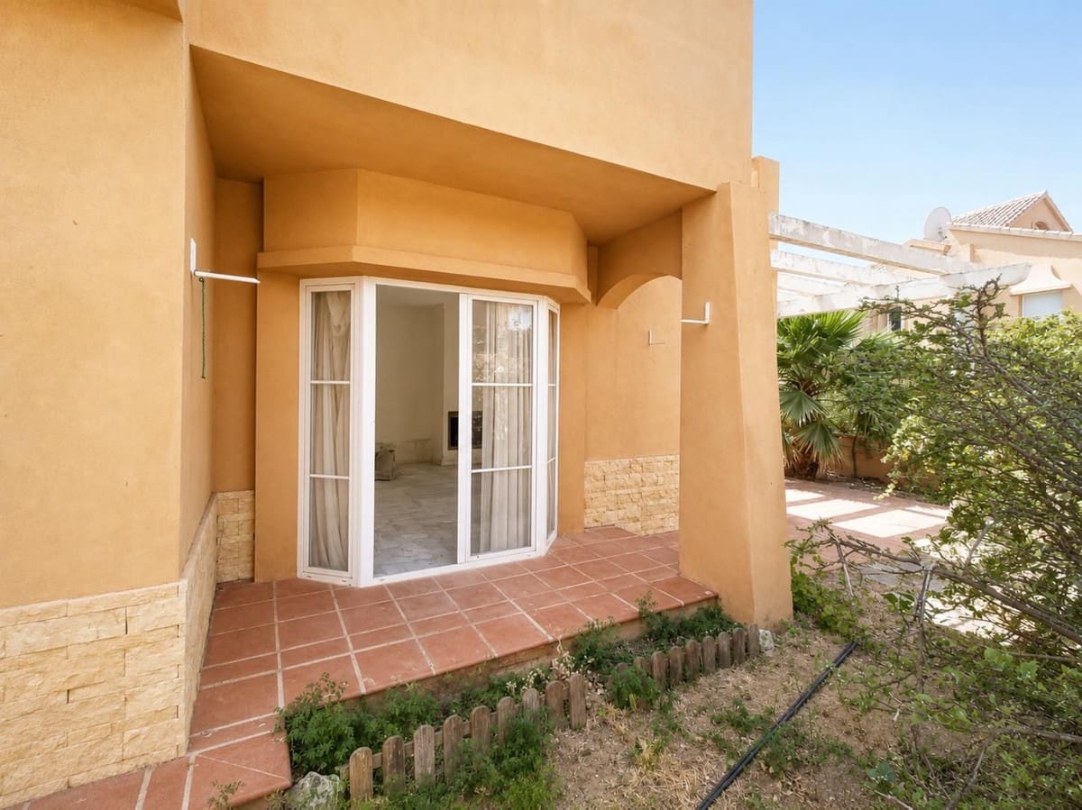 3 makuuhuone Huvila myytävänä paikassa Riviera del Sol mukana uima-altaan - 476 000 € (Ref: 10016851)