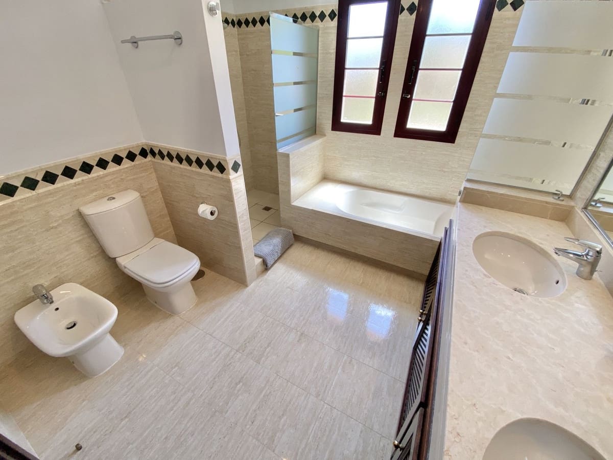 2 chambre Appartement à vendre à Elviria avec piscine - 398 750 € (Ref: 10016852)