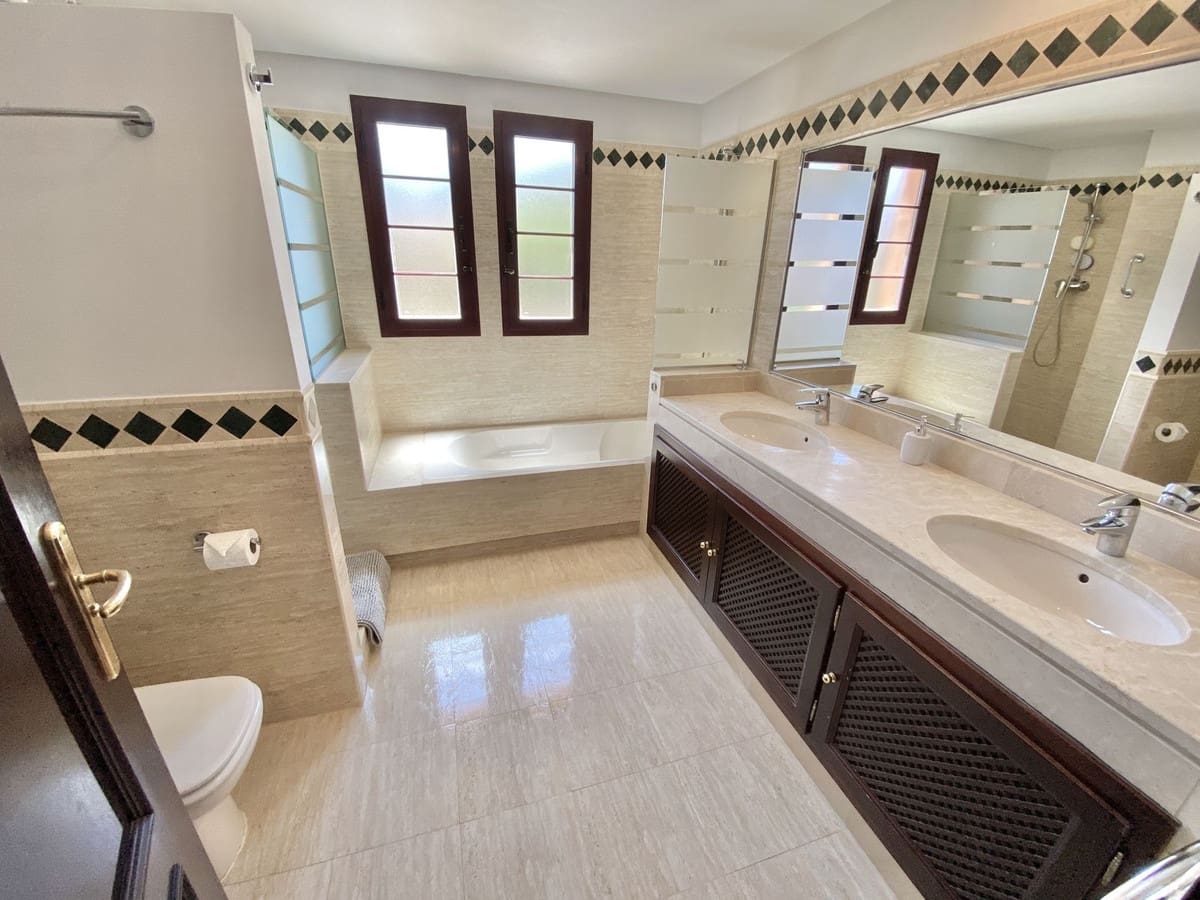 2 chambre Appartement à vendre à Elviria avec piscine - 398 750 € (Ref: 10016852)