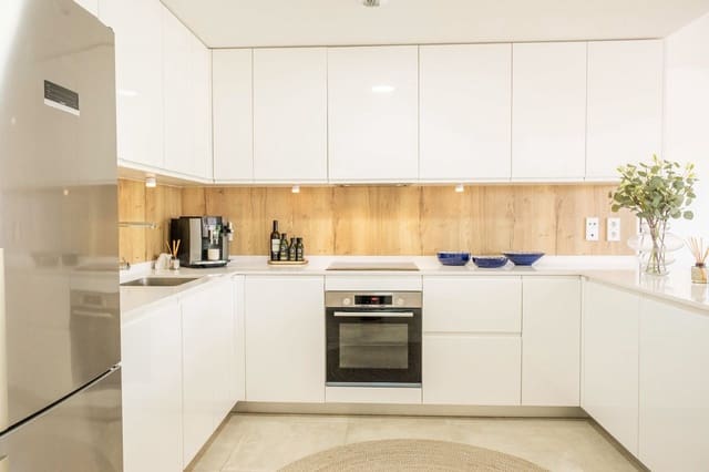 2 sovrum Lägenhet till salu i Estepona med pool garage - 648 900 € (Ref: 10016853)