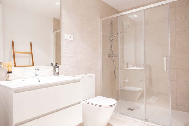 2 sovrum Lägenhet till salu i Estepona med pool garage - 648 900 € (Ref: 10016853)