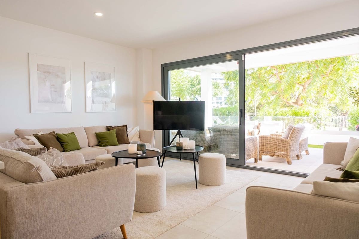 2 sovrum Lägenhet till salu i Estepona med pool garage - 648 900 € (Ref: 10016853)
