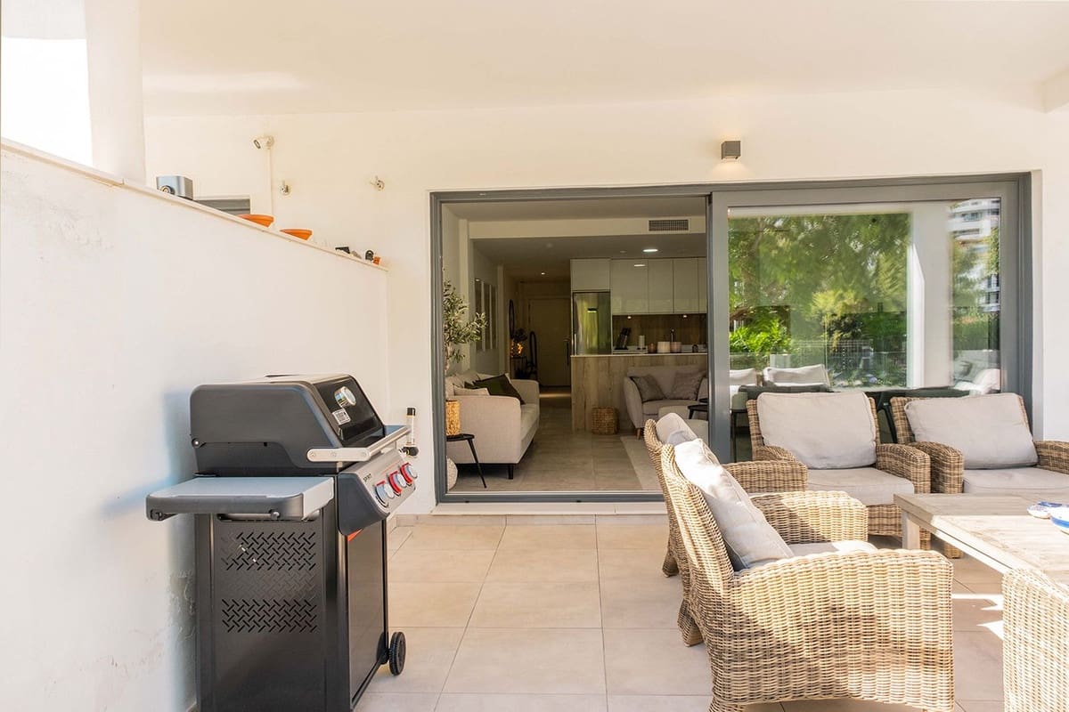 2 sovrum Lägenhet till salu i Estepona med pool garage - 648 900 € (Ref: 10016853)