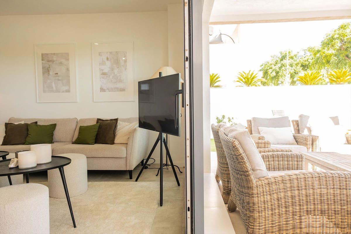 2 sovrum Lägenhet till salu i Estepona med pool garage - 648 900 € (Ref: 10016853)