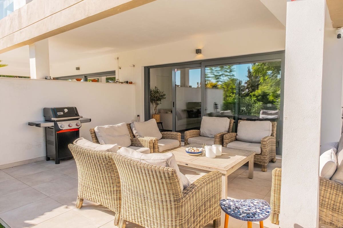2 sovrum Lägenhet till salu i Estepona med pool garage - 648 900 € (Ref: 10016853)