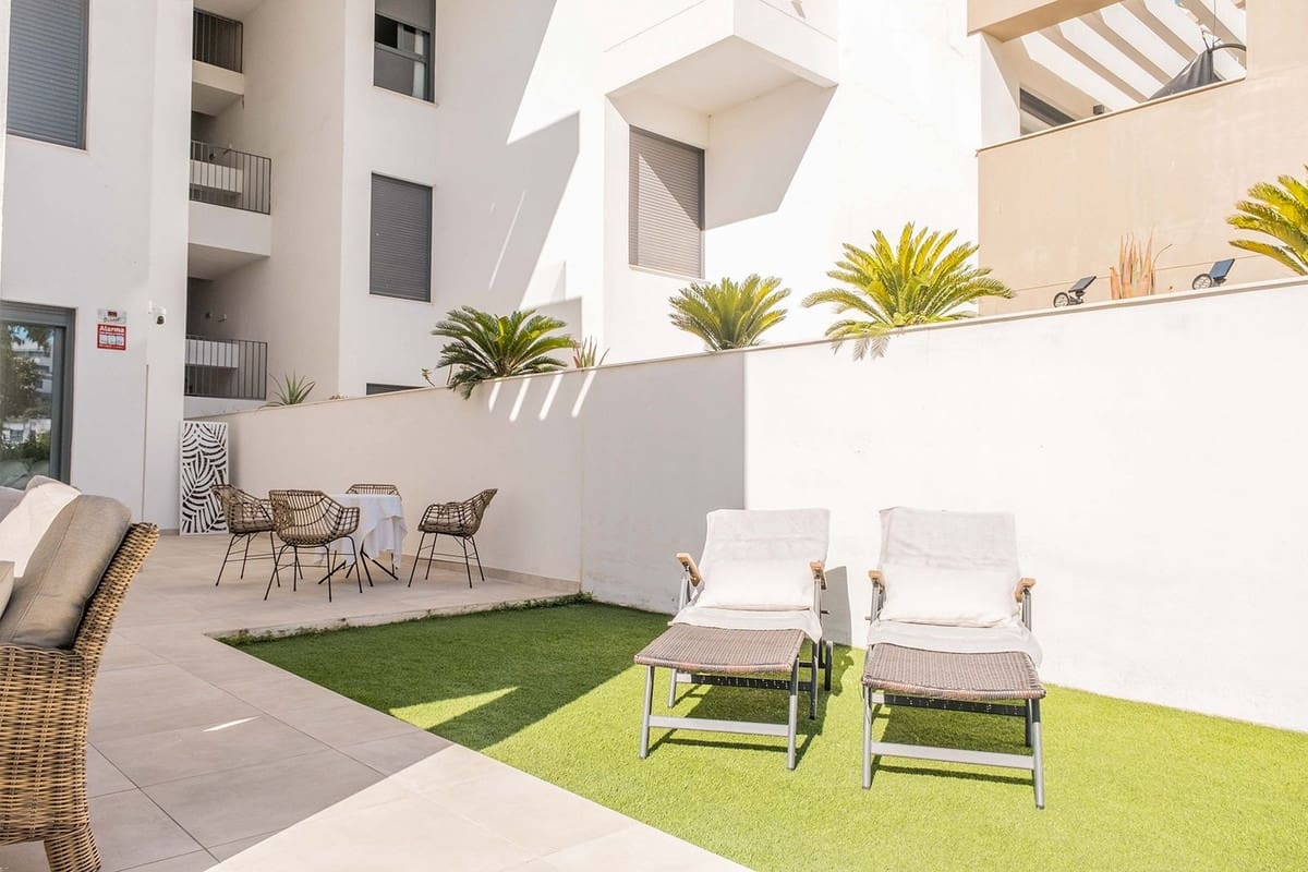 2 sovrum Lägenhet till salu i Estepona med pool garage - 648 900 € (Ref: 10016853)