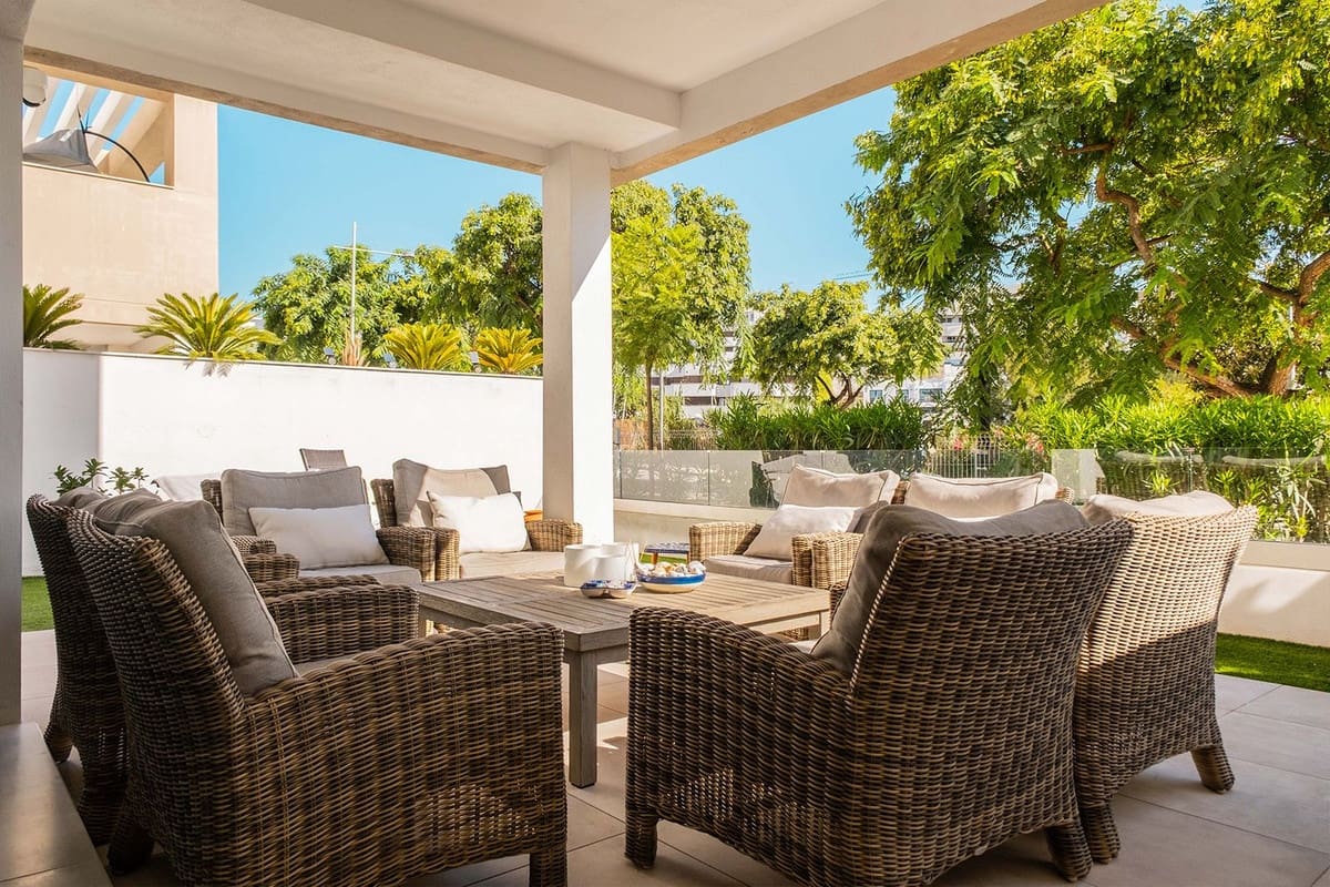 2 sovrum Lägenhet till salu i Estepona med pool garage - 648 900 € (Ref: 10016853)