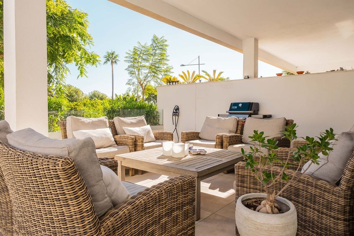 2 sovrum Lägenhet till salu i Estepona med pool garage - 648 900 € (Ref: 10016853)