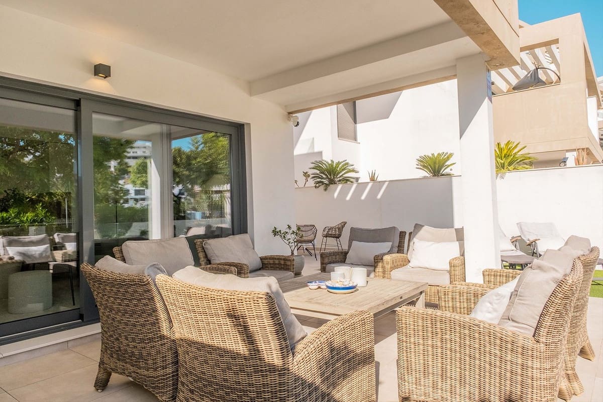 2 sovrum Lägenhet till salu i Estepona med pool garage - 648 900 € (Ref: 10016853)