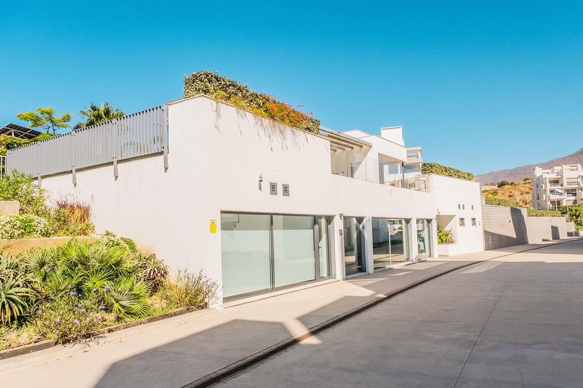 2 sovrum Lägenhet till salu i Estepona med pool garage - 648 900 € (Ref: 10016853)