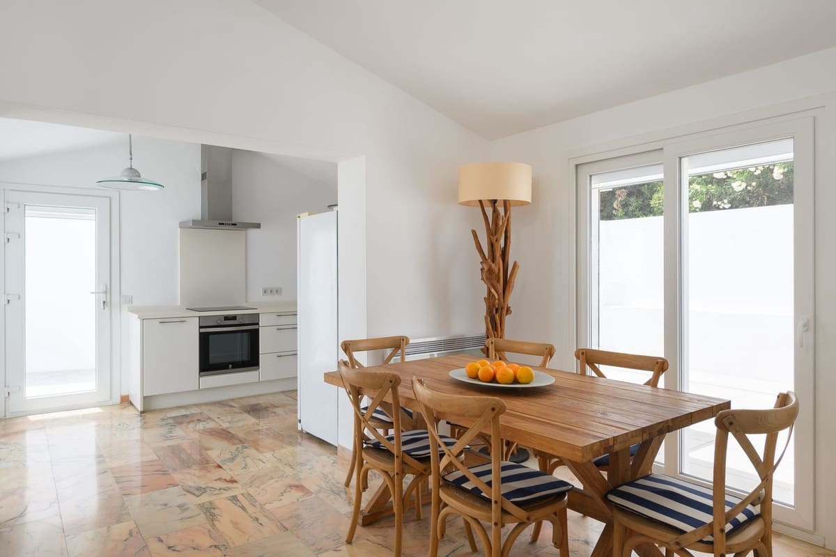 3 bedroom Villa for sale in Estepona with pool garage - € 1,395,000 (Ref: 10016854)
