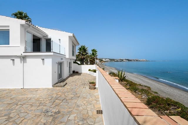 3 bedroom Villa for sale in Estepona with pool garage - € 1,395,000 (Ref: 10016854)