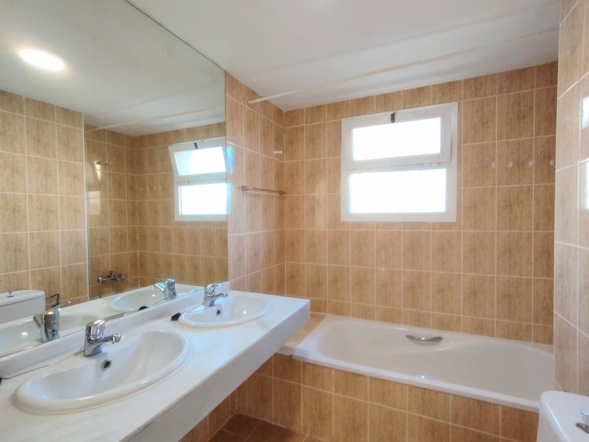 2 bedroom Apartment for sale in Calahonda with pool - € 319,000 (Ref: 10016855)