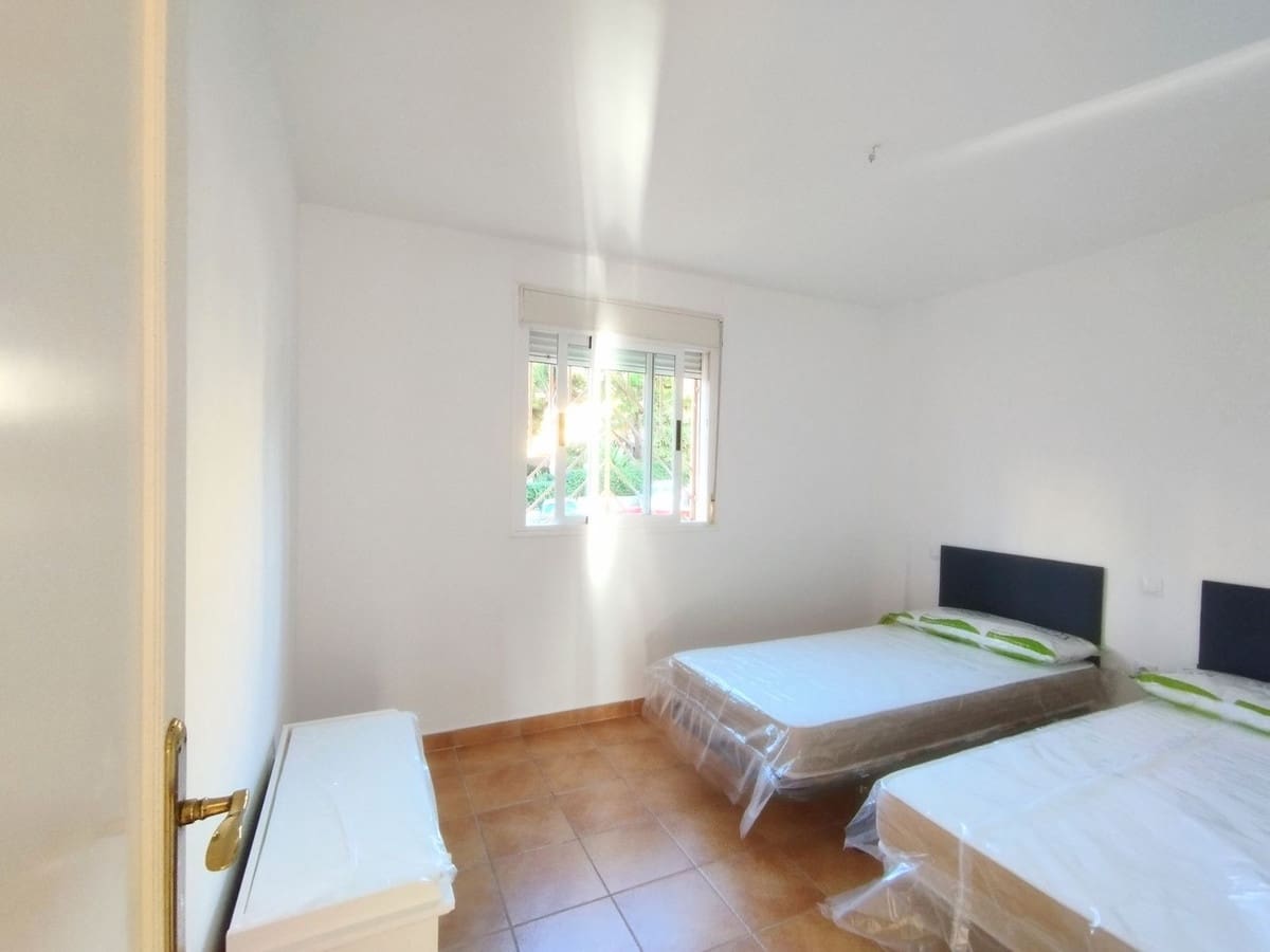 2 bedroom Apartment for sale in Calahonda with pool - € 319,000 (Ref: 10016855)