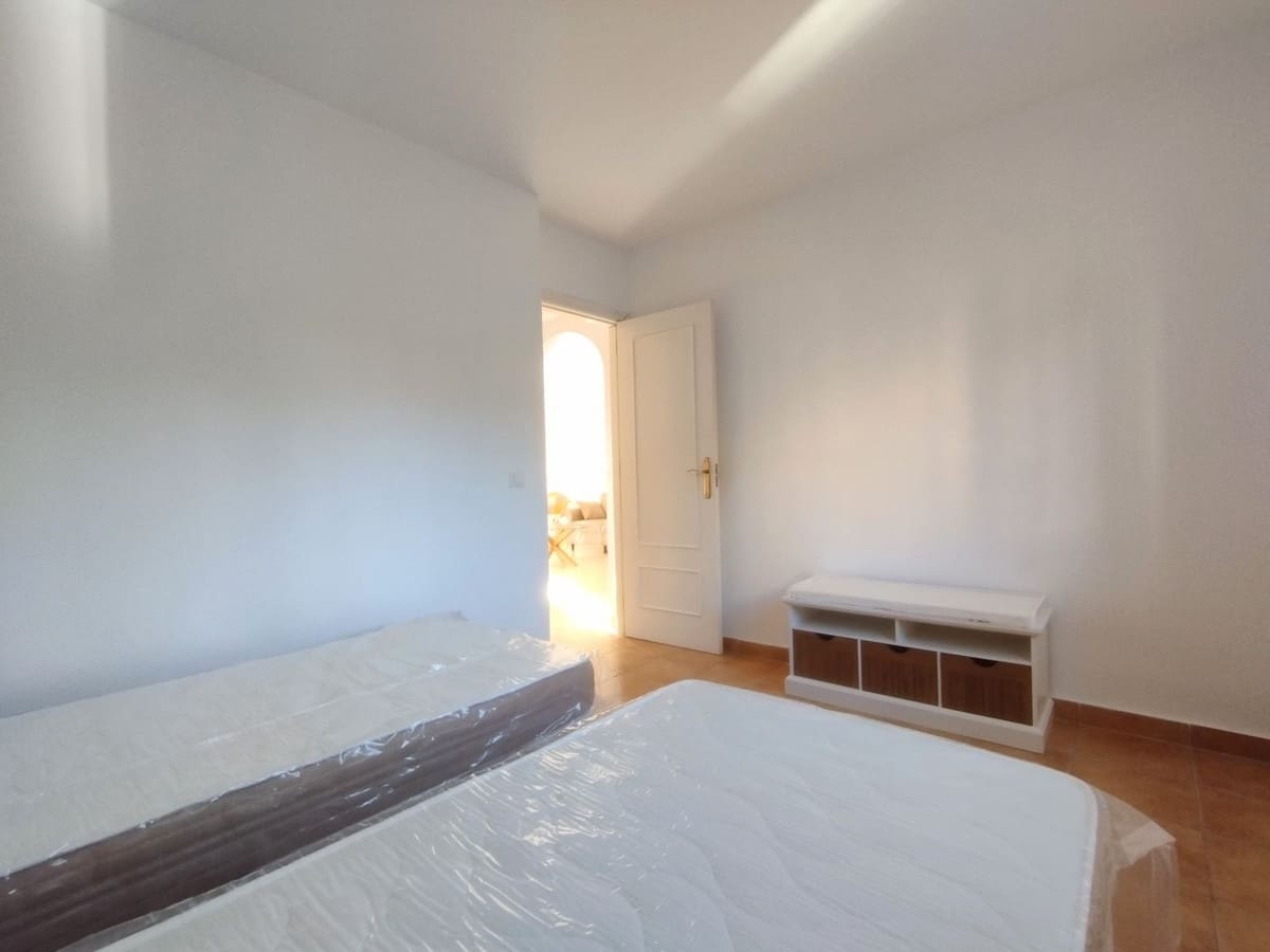 2 bedroom Apartment for sale in Calahonda with pool - € 319,000 (Ref: 10016855)