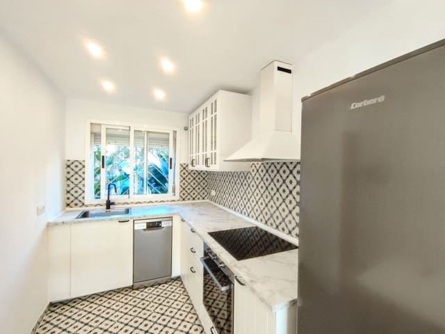 2 bedroom Apartment for sale in Calahonda, Mijas with pool - € 319,000 (Ref: 10016855)