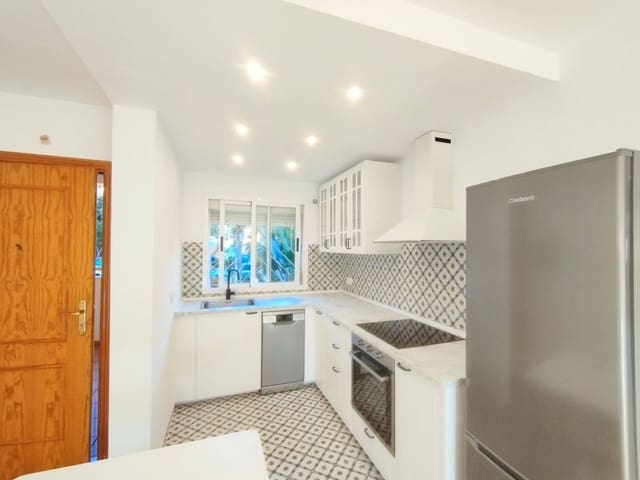 2 bedroom Apartment for sale in Calahonda, Mijas with pool - € 319,000 (Ref: 10016855)