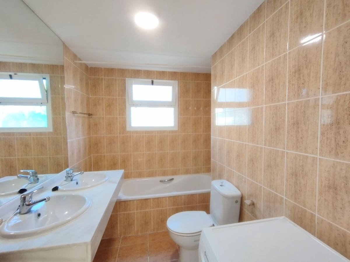 2 bedroom Apartment for sale in Calahonda with pool - € 319,000 (Ref: 10016855)