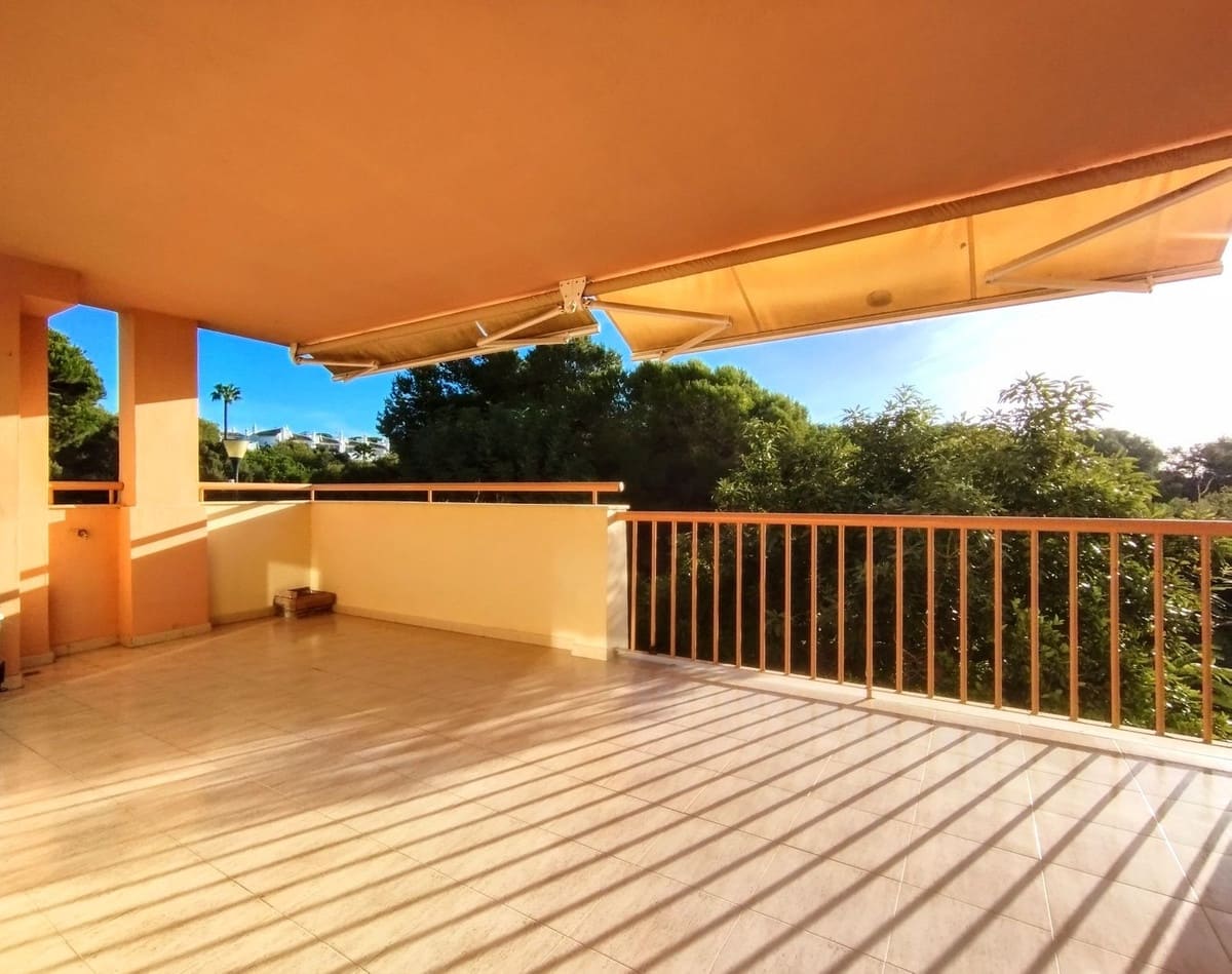 2 bedroom Apartment for sale in Calahonda with pool - € 319,000 (Ref: 10016855)