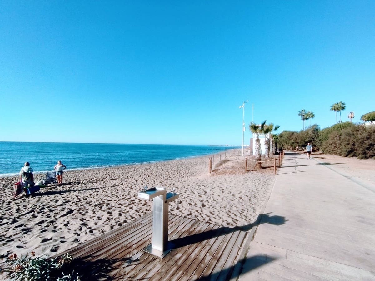 2 bedroom Apartment for sale in Calahonda with pool - € 319,000 (Ref: 10016855)