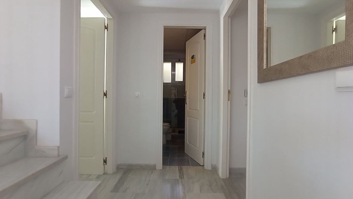 Apartamento de 2 habitaciones en Calahonda en venta con piscina - 449.000 € (Ref: 10016856)