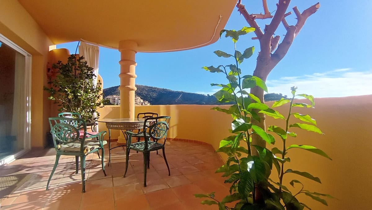Apartamento de 2 habitaciones en Calahonda en venta con piscina - 449.000 € (Ref: 10016856)