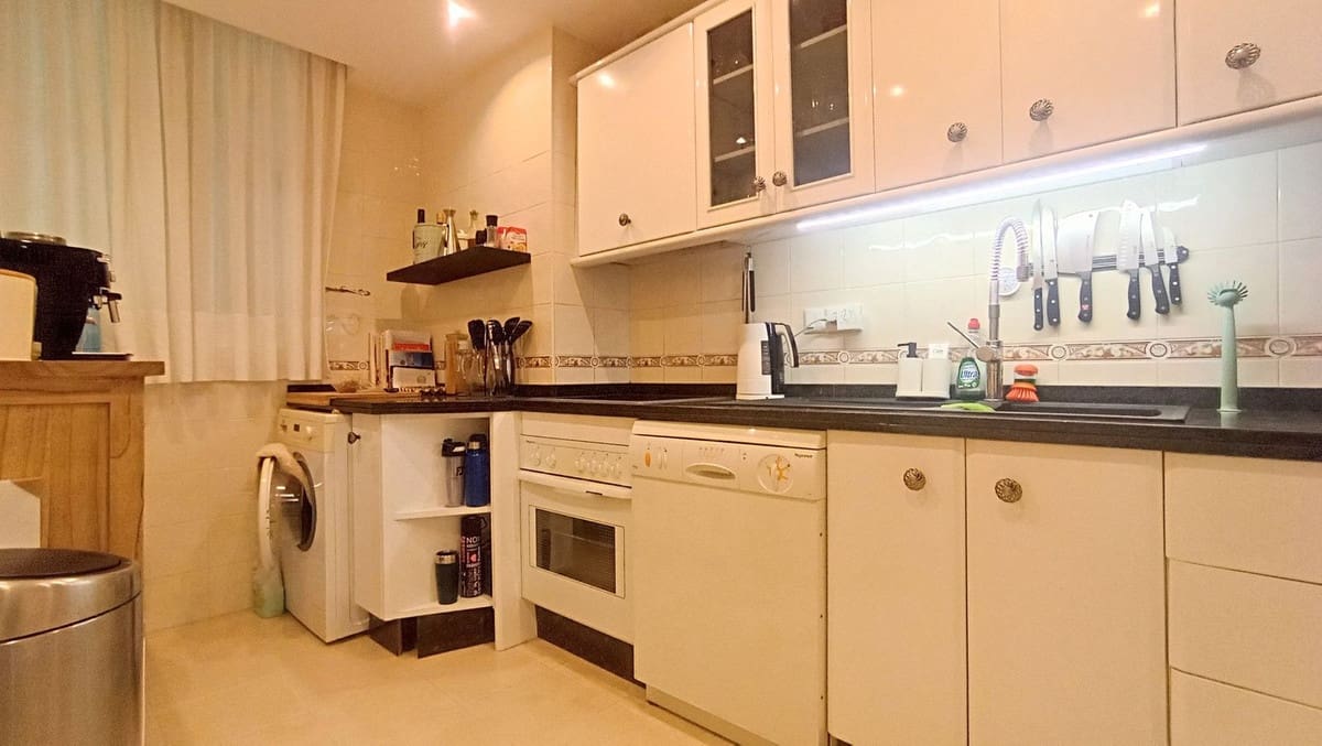 Apartamento de 2 habitaciones en Calahonda en venta con piscina - 449.000 € (Ref: 10016856)