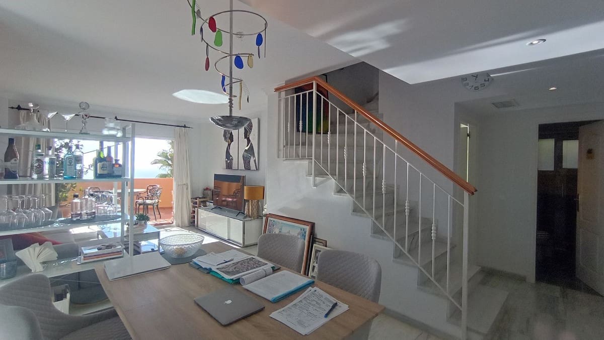 Apartamento de 2 habitaciones en Calahonda en venta con piscina - 449.000 € (Ref: 10016856)