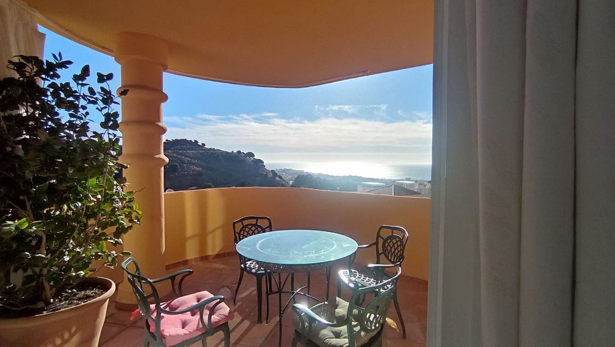 Apartamento de 2 habitaciones en Calahonda en venta con piscina - 449.000 € (Ref: 10016856)