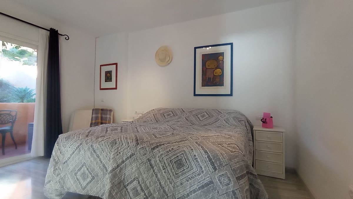 Apartamento de 2 habitaciones en Calahonda en venta con piscina - 449.000 € (Ref: 10016856)