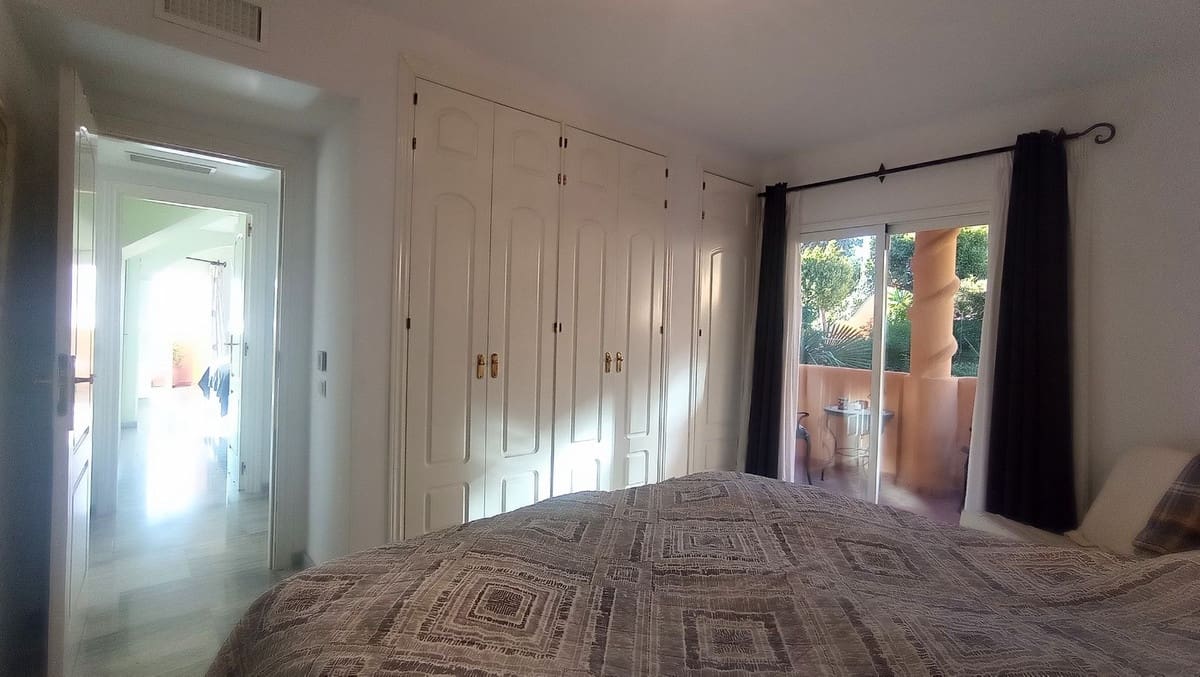 Apartamento de 2 habitaciones en Calahonda en venta con piscina - 449.000 € (Ref: 10016856)