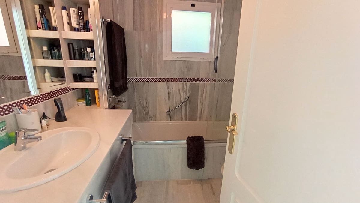 Apartamento de 2 habitaciones en Calahonda en venta con piscina - 449.000 € (Ref: 10016856)