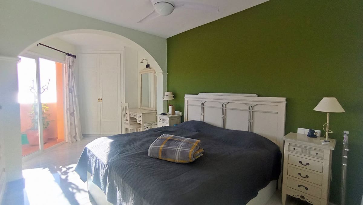Apartamento de 2 habitaciones en Calahonda en venta con piscina - 449.000 € (Ref: 10016856)